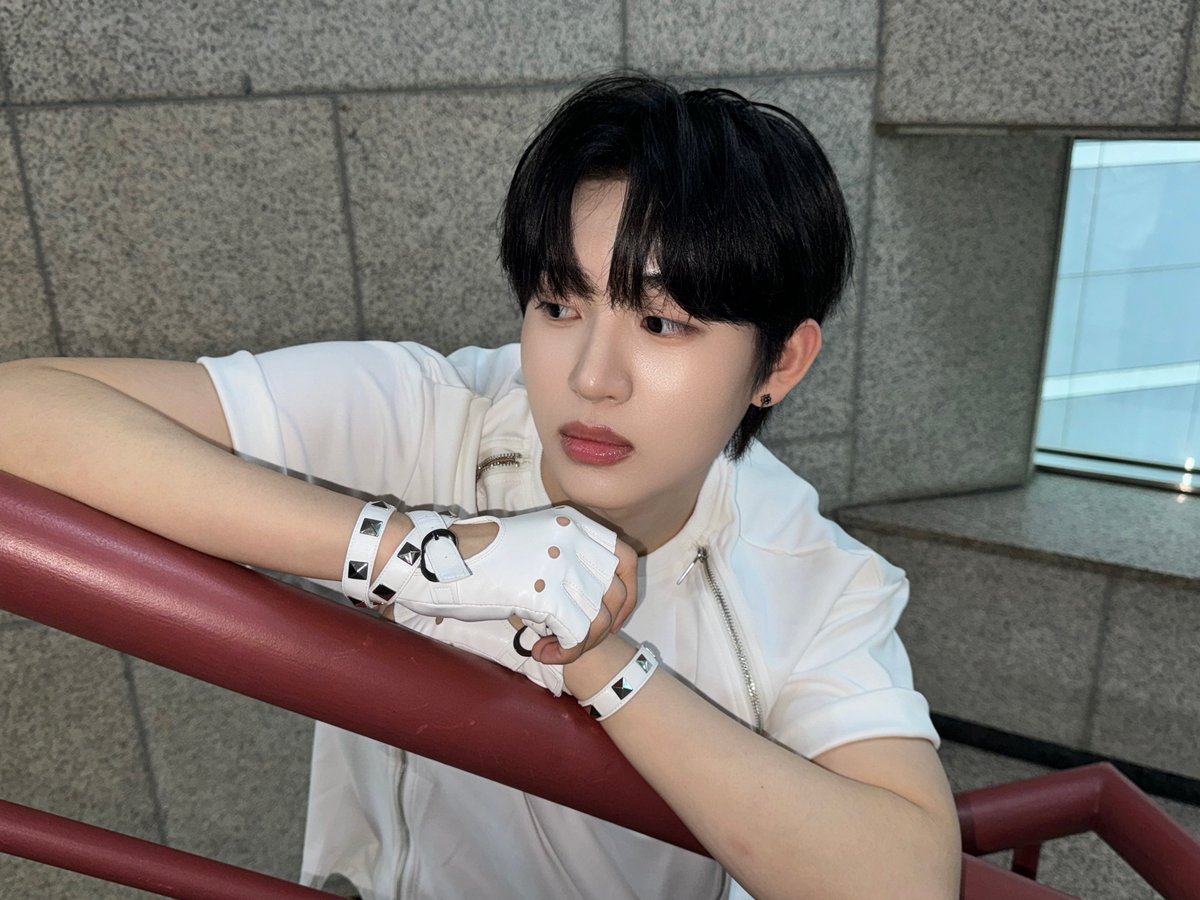 idntt_cosmo's tweet photo. 하얀사람

#idntt #아이덴티티
#yesweare #한예준 #hanyejoon https://t.co/Vw0GjAupJp