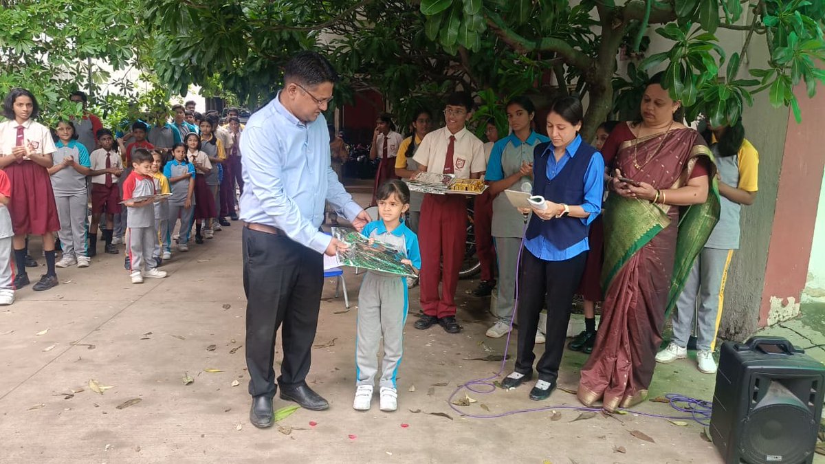 SBESCS_SCHOOL's tweet photo. Grade I &amp; II : Colouring Competition
'Where Creativity Meets Color...'
Congratulations to all the winners.. https://t.co/SBxWul6pa2