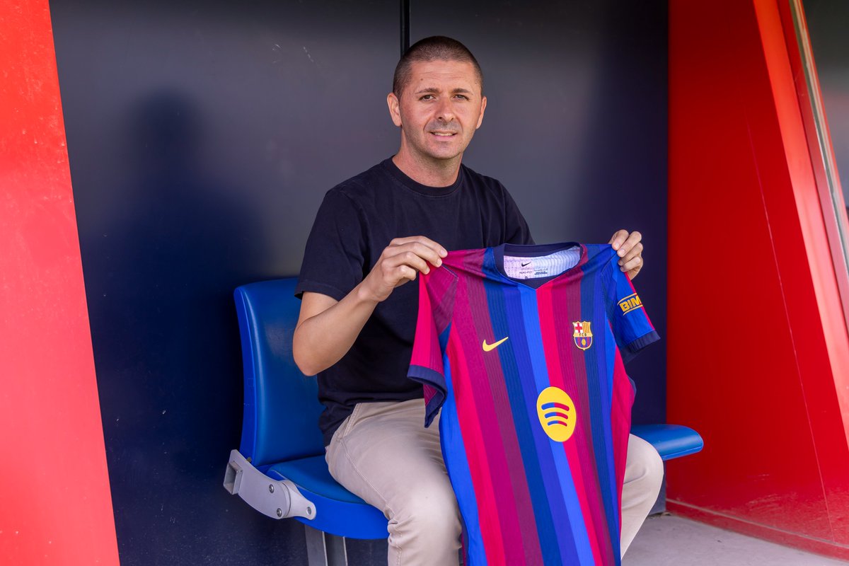 FCBfemeni's tweet photo. ✍️ Òscar Belis, renovat fins al 2028

L’acte de signatura del tècnic del Barça B ha comptat amb la presència de Marc Vivés, director esportiu, i de Jordi Ventura, coordinador del futbol formatiu. https://t.co/GL5XMwOEXW