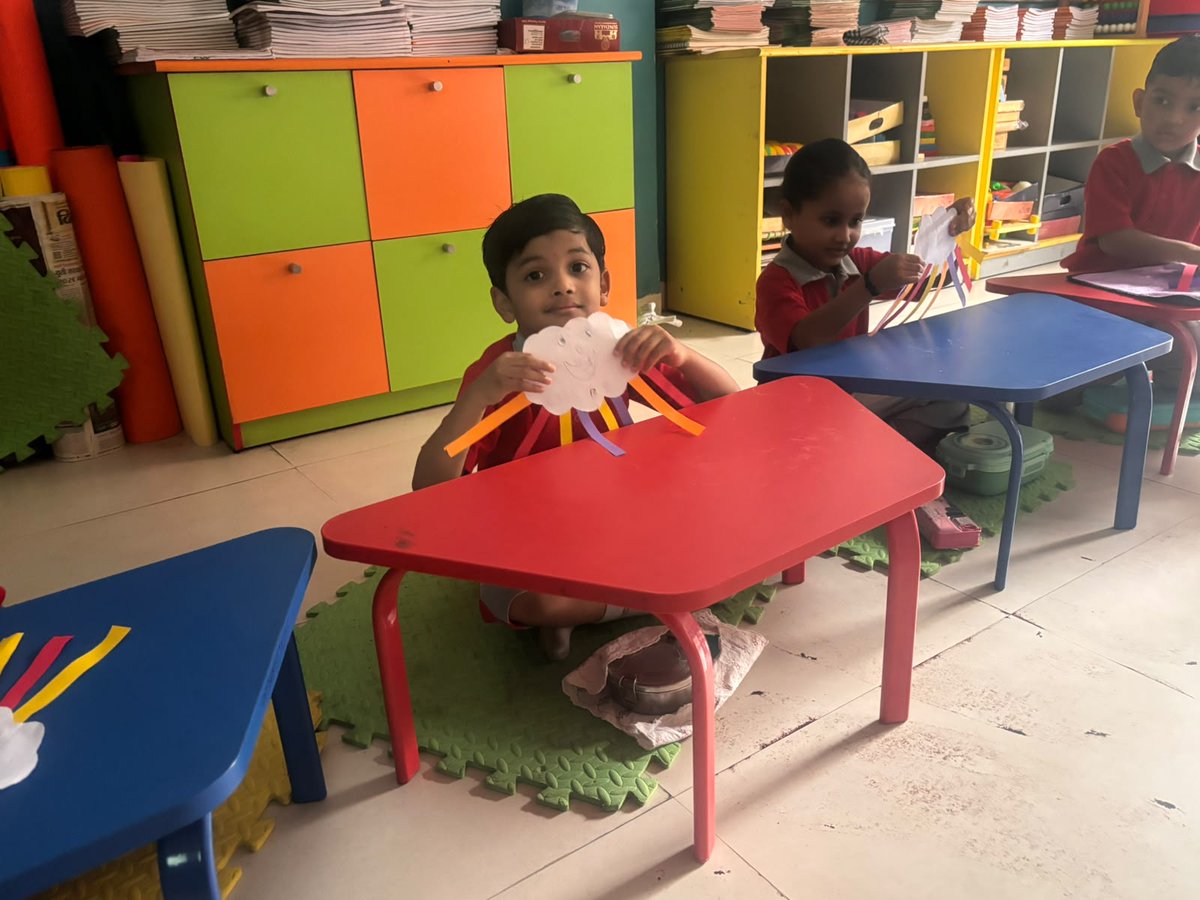SBESCS_SCHOOL's tweet photo. “Every masterpiece begins with a small step! 📷 Our SRKG learners had a wonderful time creating colorful crafts while learning through play." https://t.co/dMAsEmIP60
