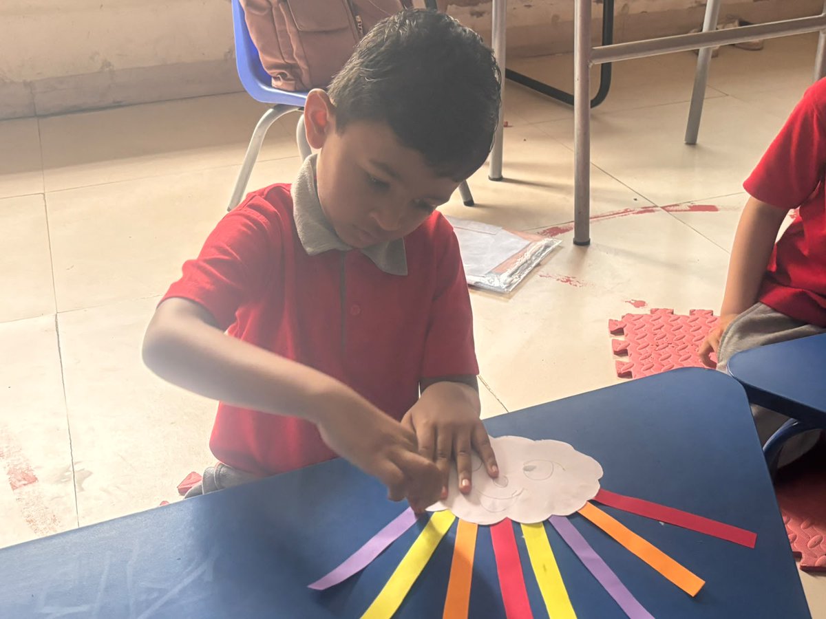 SBESCS_SCHOOL's tweet photo. “Every masterpiece begins with a small step! 📷 Our SRKG learners had a wonderful time creating colorful crafts while learning through play." https://t.co/dMAsEmIP60