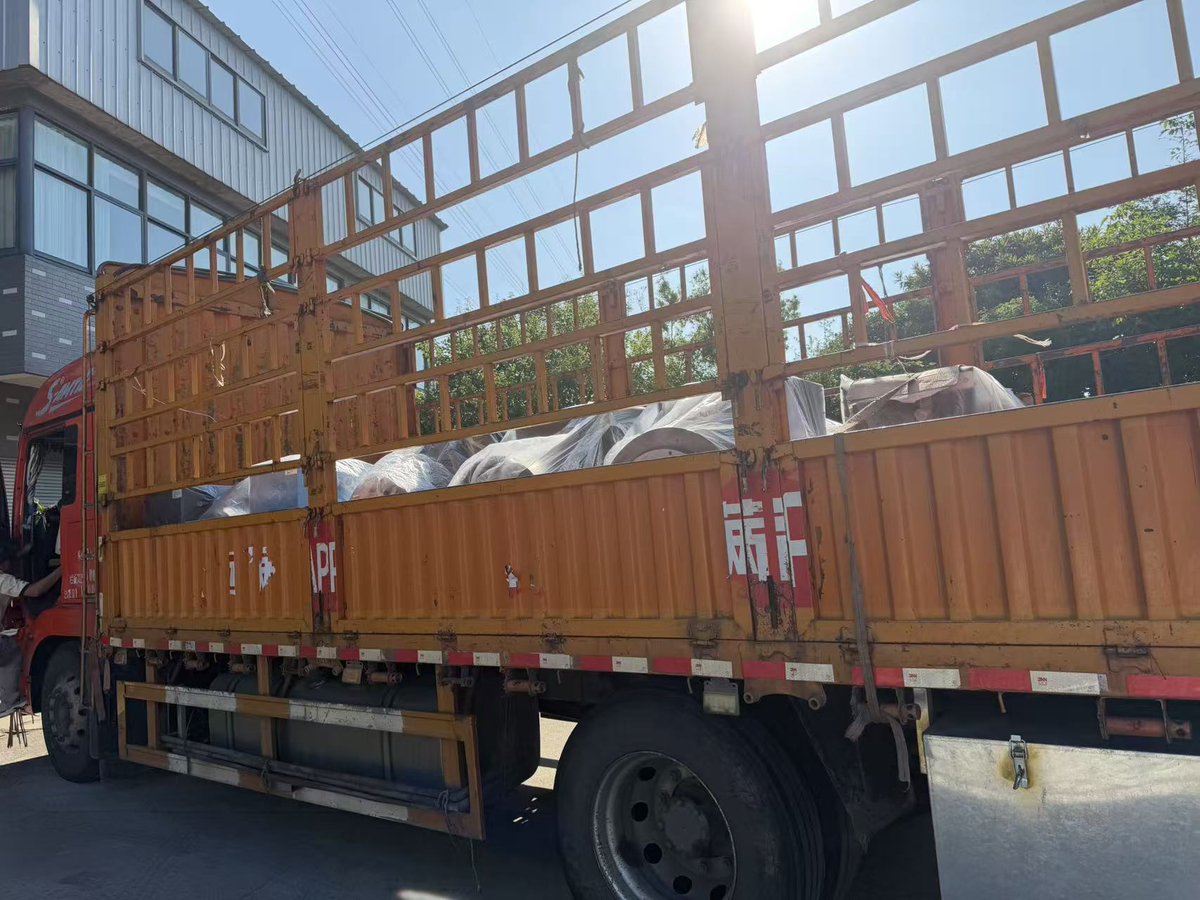 Taikang88's tweet photo. A fresh shipment of diesel generator sets has arrived at our factory and is ready for assembly, testing, and delivery.
#DieselGenerator #NewArrival #GeneratorSet #FactoryDirect #PowerSolutions #TaikangPower https://t.co/TNKUH9op7C