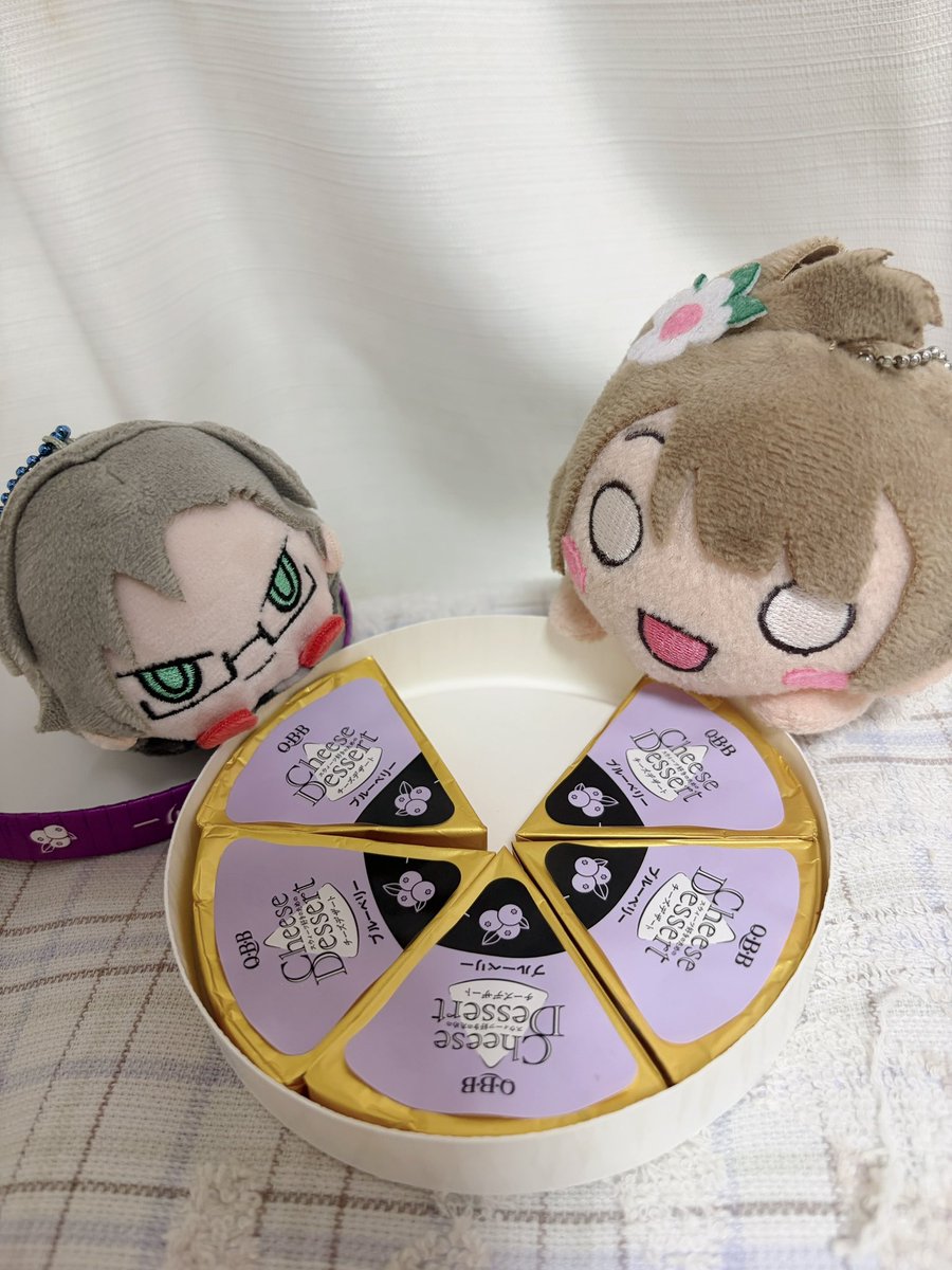 DrowningInFavs's tweet photo. #そぽりと日常  #ぬい撮り 

🐰チーズデザートですね🍴
🐤ぶる〜べりぃ...ちーずけーき？👀✨️
🐰おや、貴女もお好きですか😌 https://t.co/8b76AU1dle