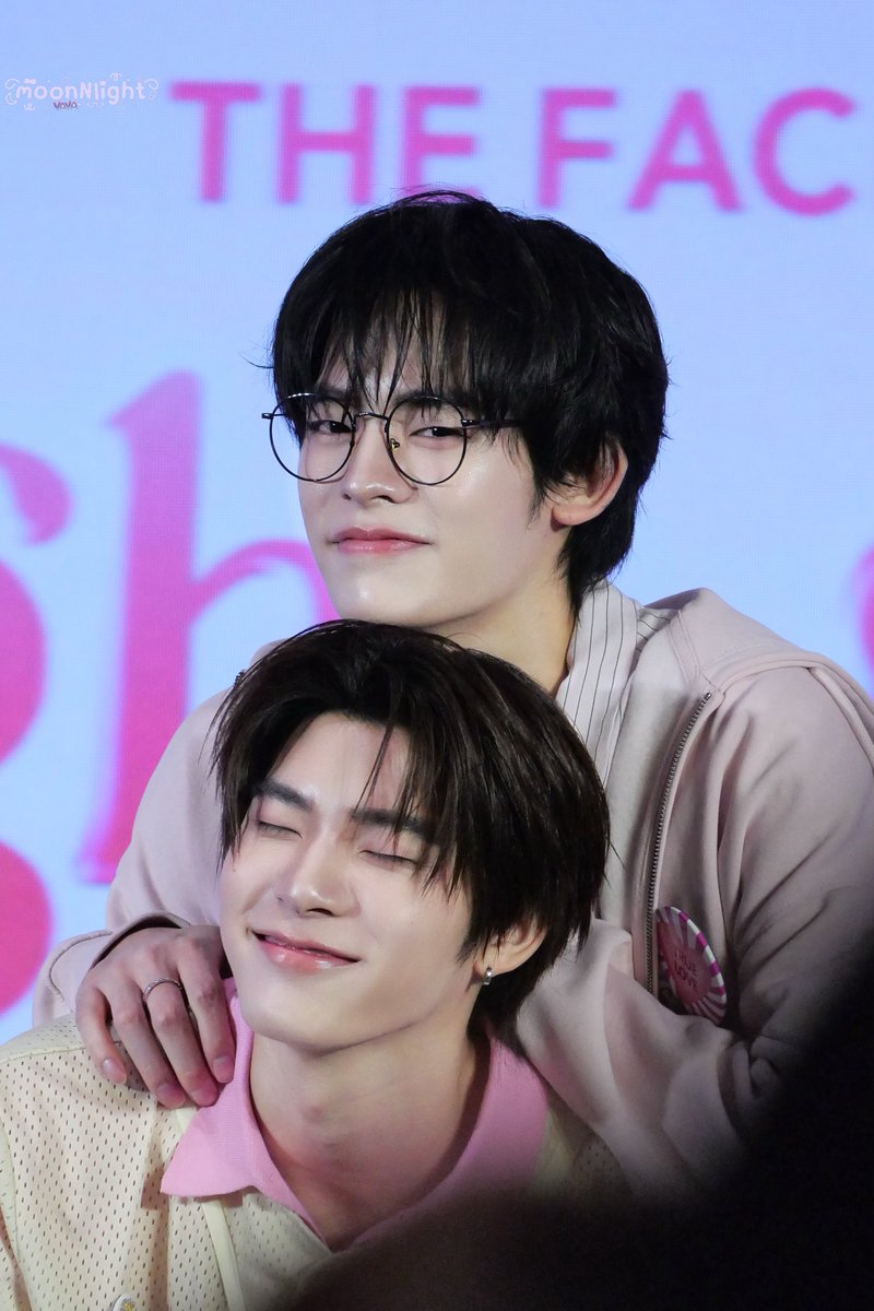 MoonNlight215's tweet photo. น่ารักงั้บ

TEETEEPOR BRIGHT SHINE

#TFSBrightAndShinexTTP 

@twnpich #twnpich
@porsuppakarn #porsuppakarn https://t.co/skaSdZgXEV