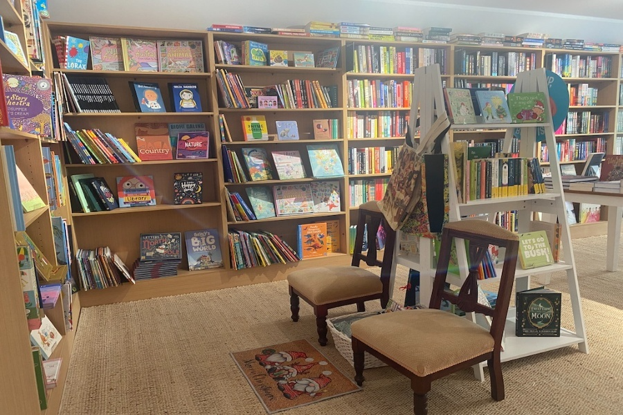 TraceySpicer's tweet photo. This is very cool.

You can now find my audiobook on the global platform @librofm     

This company was specifically founded in opposition to Amazon to counter its growing monopoly.

Choose a local bookstore and they get a portion of your purchases. https://t.co/xg5LQsSIOl