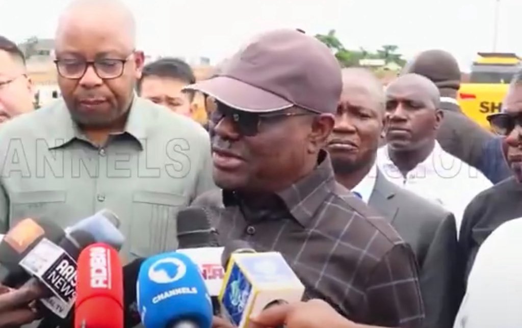 SamteetvofAkr's tweet photo. Fubara had no other choice but to return to the same political family that produced him. As I was away, I was told he has made that declaration, we welcome it.

~ FCT Minister Wike says https://t.co/Ug95YiGVBT