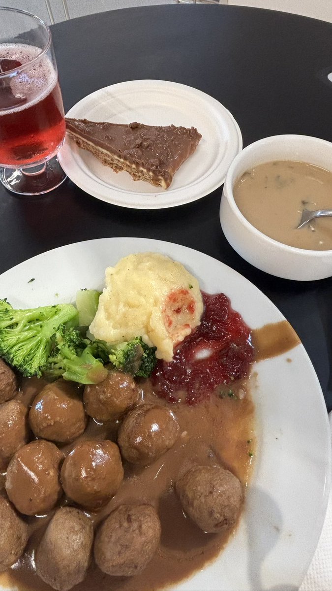 whitebeigegirl's tweet photo. semua benda buat sendiri tapi i okay cuma gila sikit 😂😂 https://t.co/8ybHWS3B7Y