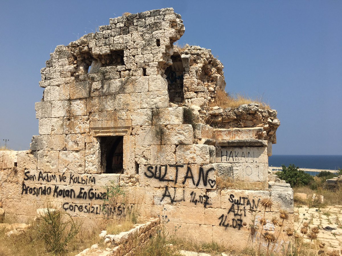 mehmet_dilbaz's tweet photo. Küfür nedir, neden edilir, bazıları neden aile büyüklerine sövülmesinden hoşlanıyor, kimliğindeki isim hanesinde Ali ve Sultan yazan bu 2 öküzün üremesi ülkeye hangi katma değeri sağlar?  

Ben yoruldum, siz yanıtlayın...  

Mersin Akkale Ören Yeri

#kaybolantarihinpeşinde https://t.co/JC8Pdad7pQ