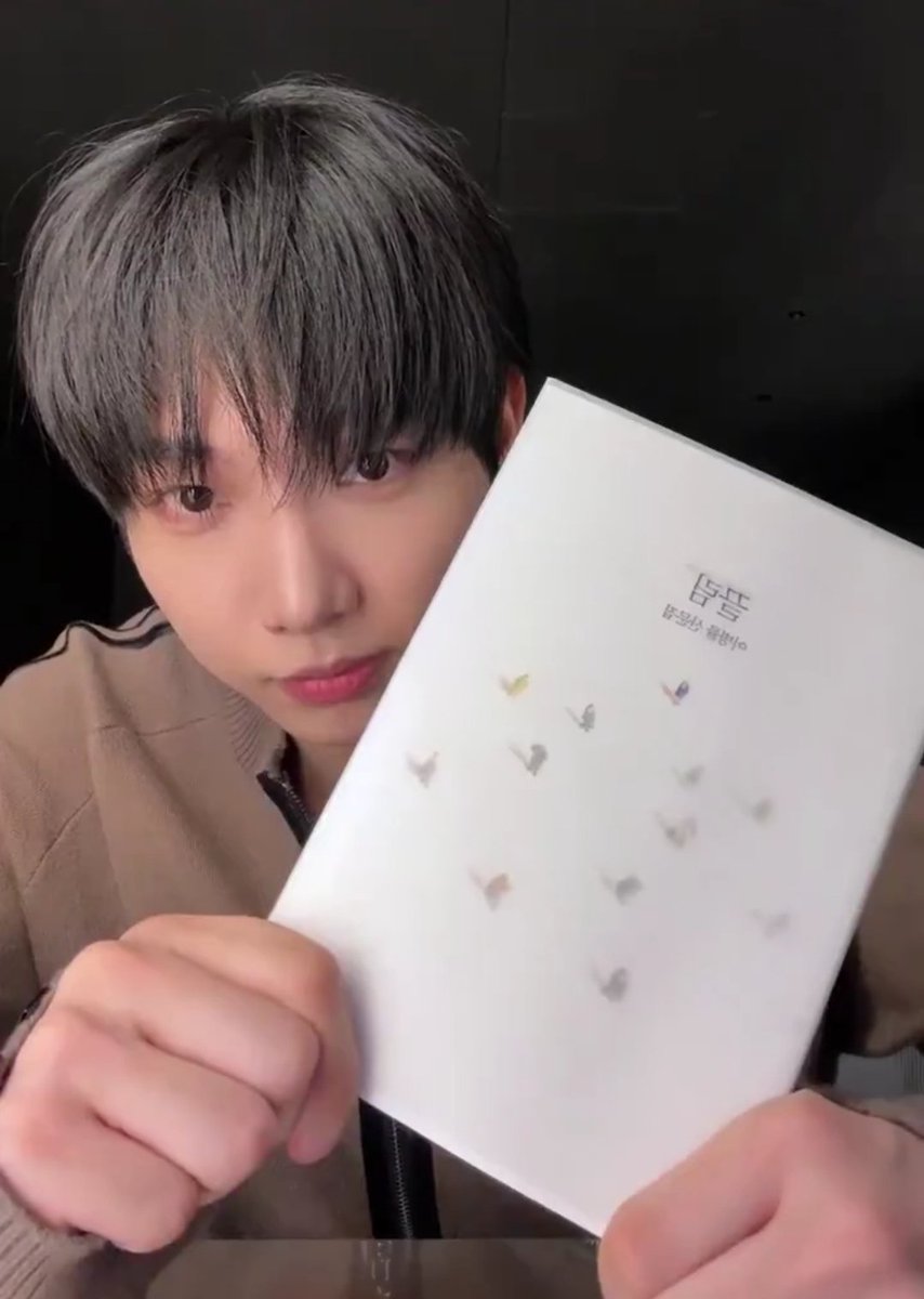 mymonglight's tweet photo. updated #BookTok myung jaehyun 📙🔖
1. How to win friends and influence people 
2. How to stop worrying and start living 
3. Attraction (끌림) by Lee Byung-ryul 
4. 급류 (Rapid Current) by Jung Daegun
5. 긴 호흡 (Long Breath) by Mary Oliver

 #BOYNEXTDOOR #보이넥스트도어 #명재현 https://t.co/uGsIwsMOfa