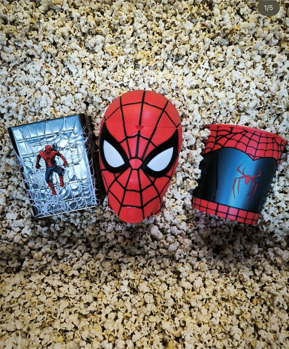 raph_rmn's tweet photo. Je confirme que Pathé ont bien tout ces seaux et le cup bleu ! 👀

39€ la tête de Spidey 
19€ le cup 
29€ (je crois) le seau avec la tenue de Spidey #SpiderManBrandNewDay https://t.co/zex9OYw2eA
