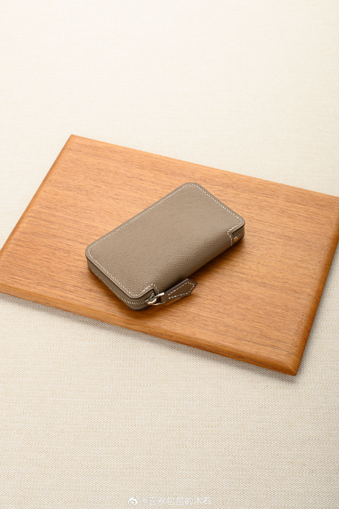 JennaAnaya57550's tweet photo. This weekend DIY leather keychain turned out so cool! Hand-cut every detail myself, functional + cute = perfect small gift https://t.co/yM2BSYXukx