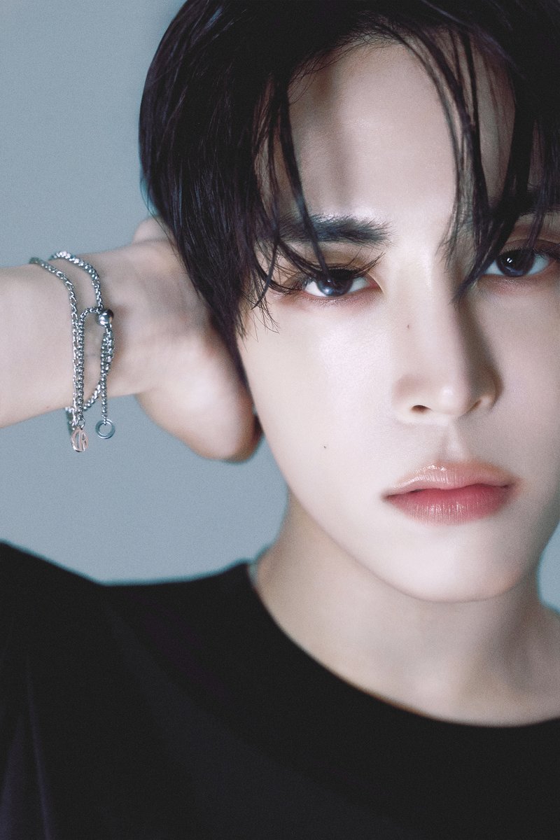 CUBE_NOWZ's tweet photo. NOWZ (나우즈) Digital Single [Achilles]  

Concept Photo 1
#현빈 #HYEONBIN 

🪩 2026. 08. 05. 6PM (KST) 

#NOWZ #나우즈 
#Achilles https://t.co/oFWMWOhTJj