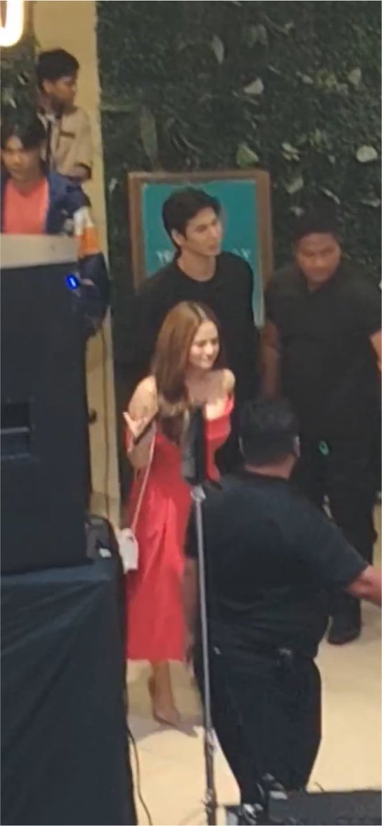 Cessmansueto11's tweet photo. Nagpaulan ng kagandahan sinalo mo lahat!! Kahit malabo ang ganda ganda mo! @beabinene 

THE ESCAPE BEGINS
#WilBea https://t.co/vXevm2MlTx