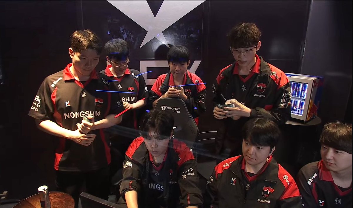 sonsiwoosh's tweet photo. they look like they gonna beat people up 😭 https://t.co/zfP4QIrioW