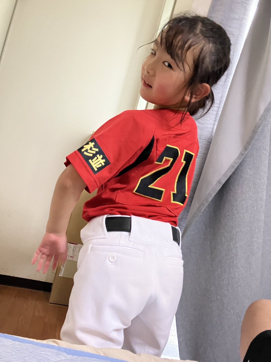 zhuton3788's tweet photo. 私の知っているサイババが2代目という事を聞いて驚き桃の木。私の知っているモーリーロバートソンも嘉門達夫サムグレコも2代目かも…
いや、私自体も2代目かも…
自分探しの旅のチケット失くしたので今日明日休んでみますね
写真は初代ベイブルース
#寺田屋　#ラーメン健太 https://t.co/WXbA2YJc1p