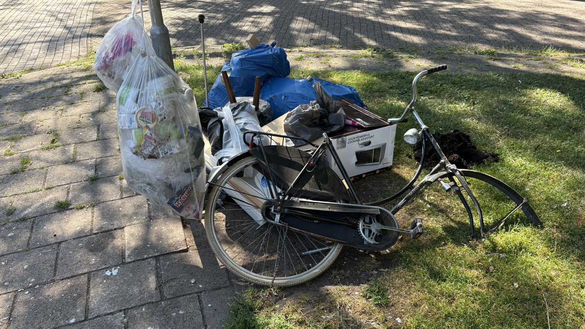 diftarshit's tweet photo. Herinckhavestraat het houdt niet op. Bak weg? dan kwakken we het op straat! Dweilen met de kraan open in
@gemeentehengelo  @gemeenteraad074 @twentemilieu #aso #diftar #rattenoverlast @bbhengelo #pmdzakkenfiasco @bennobrand https://t.co/YB2KKnorQS