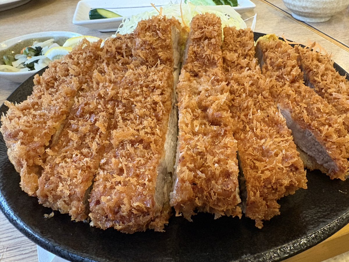 HNgorou's tweet photo. 昨日のチャレクエから食いたかったトンカツ🥹500gです🥹 https://t.co/h9Txf2IqMO