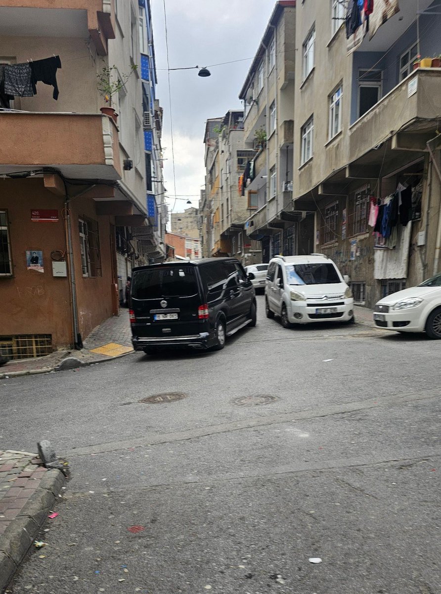 daniel_lennard0's tweet photo. @mor_mikrofon Bu hayat müstahak kardeşim size yaşayın hayat sandığınız hayatı 🤣 https://t.co/vZarokenML