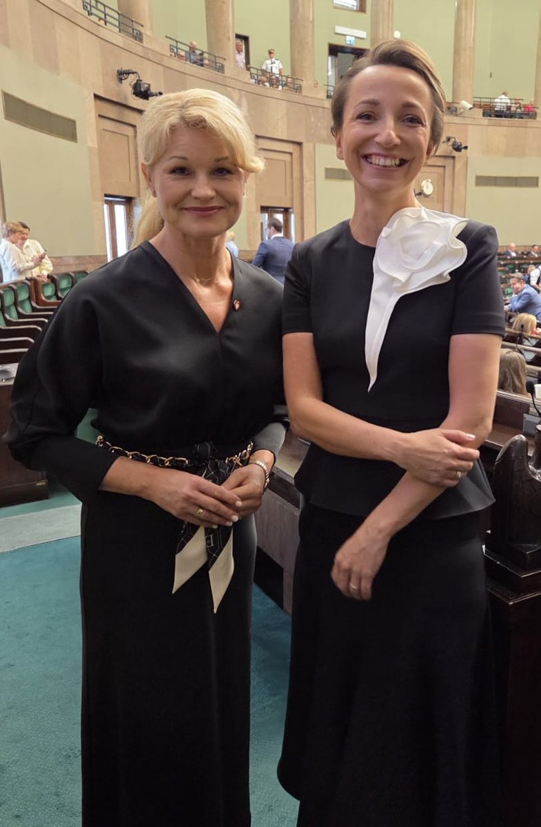 KarolinaPawli15's tweet photo. Sylwia Gregorczyk - Abram nowym #RPO, większość posłów PiSu wyszła podczas ślubowania Pani Rzecznik. Nawet w takich chwilach brakuje im minimum przyzwoitości i szacunku dla prawa a buta, zacietrzewienie, arogancja i prymitywne instynkty zawsze znajdą tam swoje miejsce! @BiuroRPO https://t.co/TzZNTmCyLg