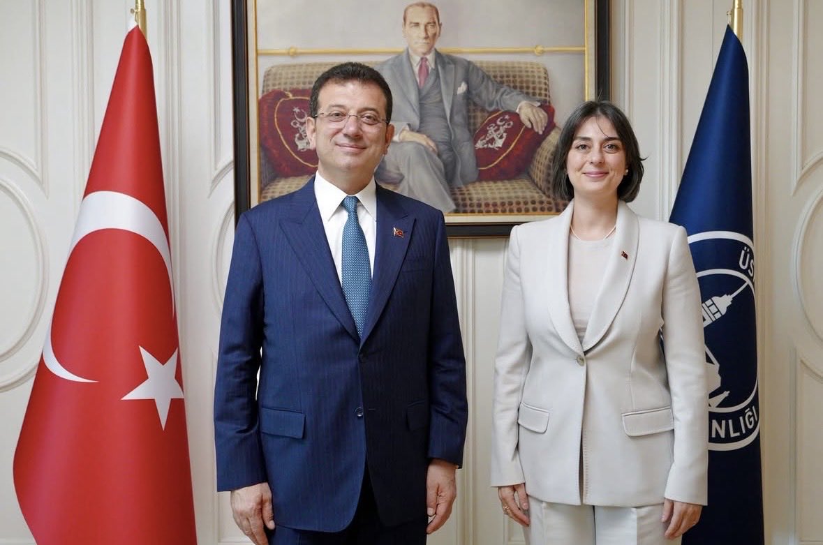 mulayimdemirtas's tweet photo. Sandıkta kazanamadıklarını yargı süreçleriyle tasfiye etmeye çalışan anlayış, demokrasiye ağır zarar vermektedir. Üsküdar Belediye Başkanımız Sinem Dedetaş’a yönelik bu uygulamayı kabul etmiyoruz. Seçilmiş iradeye yönelik her müdahalenin karşısında, hukukun ve demokrasinin yanında olmaya devam edeceğiz.

@yenipartibduzu @sdedetas