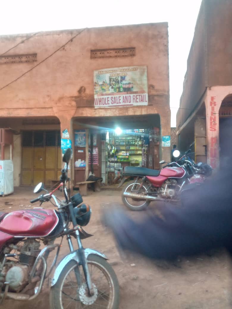 PoliceUg's tweet photo. Police at Nsangi have arrested 11 suspects in connection with an aggravated robbery and rape that occurred at Nakirama Cell, Kyengera Town Council, Wakiso District

With the aid of Police sniffer dog, officers tracked a suspect's scent from the crime scene to a nearby bar, leading to the arrest of 11 suspects in connection with an aggravated robbery and rape.
Investigations are ongoing to identify the principal offender. 
See more 
https://t.co/ytvsuUdmhj