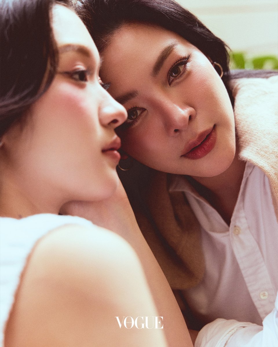 VogueThailand's tweet photo. #VogueOneDayWith EP.7 | ส่งท้ายตอนด้วยอัลบั้มภาพสุดพิเศษจากวันสบายๆ ของ ‘ฝ้าย-พีรญา’ และ ‘อะตอม-ปริยะ’

ชมภาพบรรยากาศตลอดหนึ่งวันของ ‘ฝ้าย-พีรญา’ @malisorn00  และ ‘อะตอม-ปริยะ’ @atomprys ระหว่างการทำเวิร์กช็อปสมุนไพรไทย ณ Homprung By BAIHOR พร้อมเก็บทุกโมเมนต์น่ารักและความเป็นธรรมชาติที่ทั้งคู่ถ่ายทอดออกมาผ่านเลนส์ของโว้ก สามารถชมภาพทั้งหมดได้แล้วที่ https://t.co/kZ04Ujqd5C

ติดตาม One Day With FayeAtom ได้แล้วที่ https://t.co/pbtPht4xQI หรือ https://t.co/FLajsTWqft

ภาพ: ธนัท เตรียมชาญชูชัย

#OneDayWithFayeAtom
#VogueTHxFayeAtom
#FayeAtom @FFabel_Ent