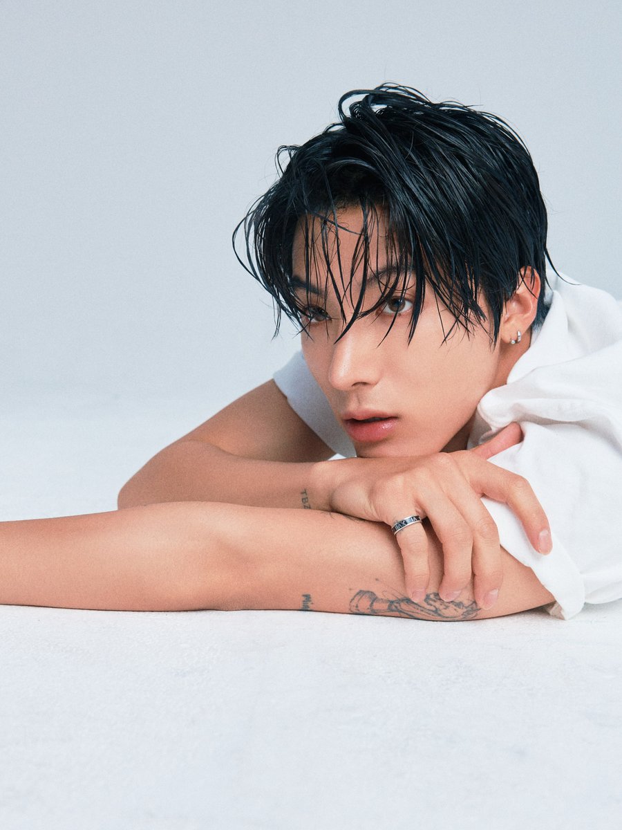 deobimom's tweet photo. #ERIC #에릭 IG 🦄📸 

wet hair with denim. https://t.co/ozXBorhahB
