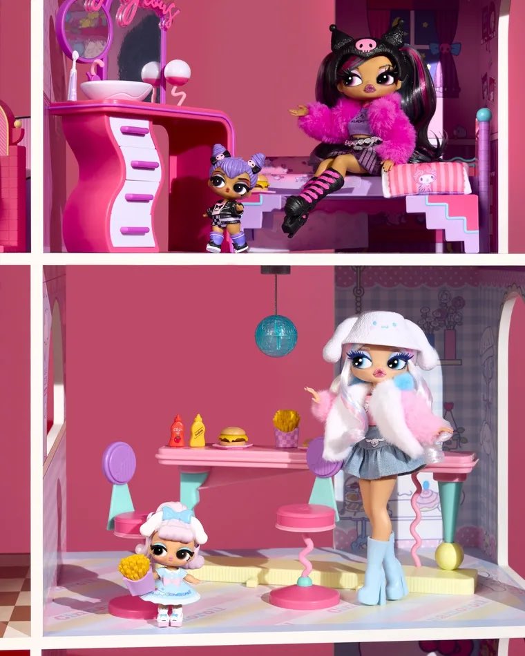 MikeXclOps's tweet photo. AND HELLLO KITTY HOUSE IM SO GLAD IT WASNT CANCELLED https://t.co/V6LpmBDCp3