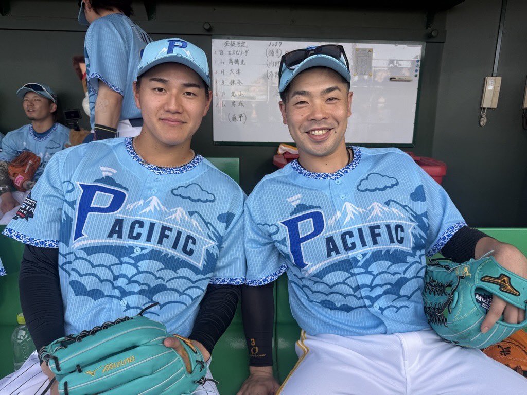 chibalotte_pr's tweet photo. 「ボク、彼の大学時代からすごいと思っていましたよ！」とホークス #近藤健介 選手。
#西川史礁 選手は恐縮しきりです。
#chibalotte #広報 #sbhawks https://t.co/tNRQqf2om5