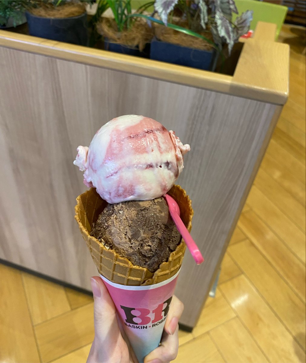 ramuramuu08's tweet photo. サーティワンのラズベリーフロマージュ、
おいしすぎる
ここ最近の中で1番好きかも https://t.co/4V5sWAz3pa