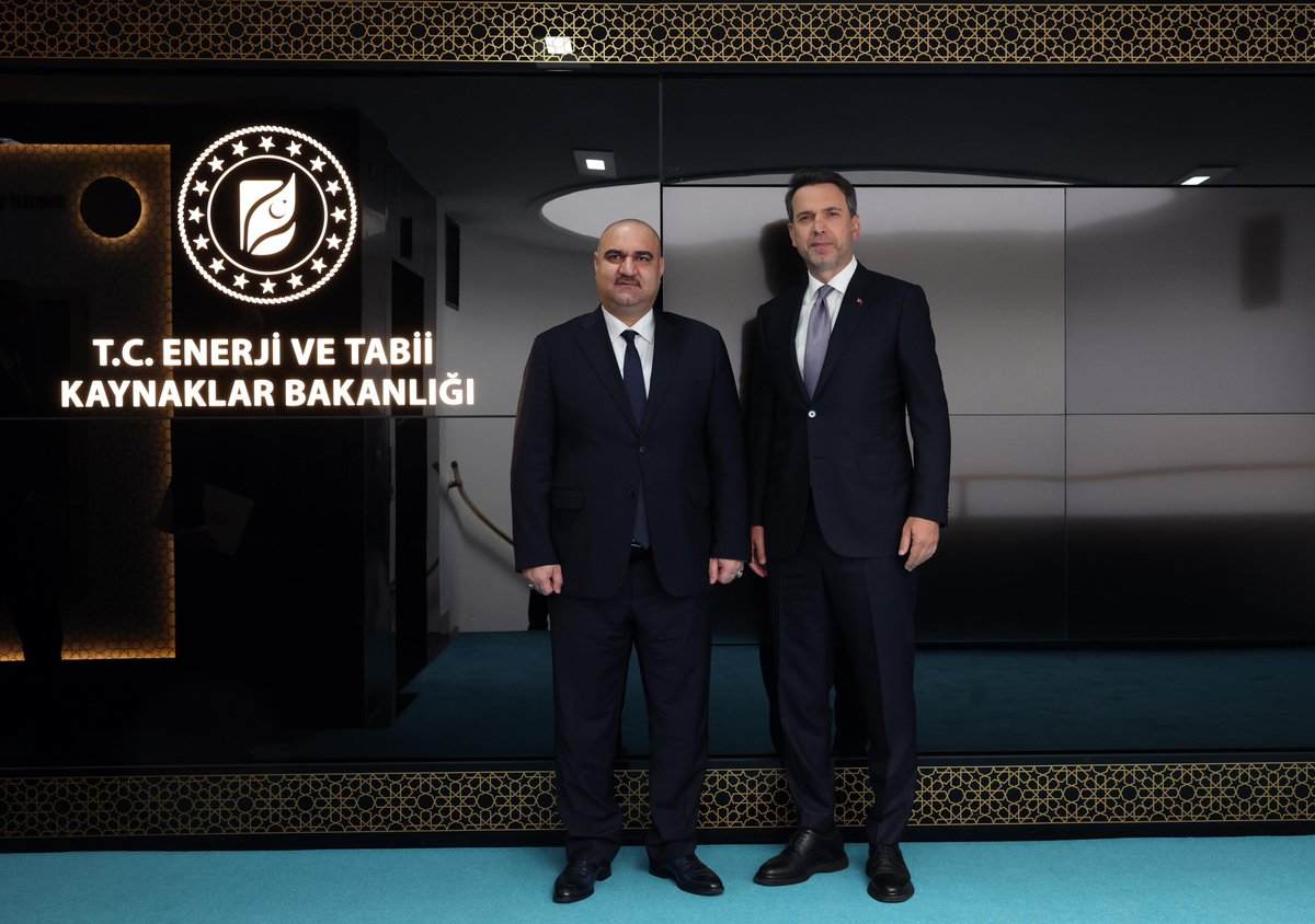 aBayraktar1's tweet photo. Kerkük, sadece zengin enerji kaynaklarıyla değil, asırlardır süren ortak tarihimiz, kültürümüz ve sarsılmaz gönül bağlarımızla kalbimizde yer alan stratejik bir merkezdir.

Dün Türkiye Petrolleri’nin Kerkük’teki 3 milyar varil potansiyelli BP ortaklığına katılımı, enerji diplomasimiz kadar, Kerkük ile aramızdaki köklü tarihî ve kültürel bağlar açısından da önemli bir adımdır.

Anlaşmanın ardından Kerkük Valisi Sayın Mehmet Seman Ağa ile bir araya gelerek bölgenin kalkınması ve istikrarı için yapabileceğimiz projeleri değerlendirdik.

Ortak tarihimizden aldığımız ilhamla Irak’ın istikrarına, ülkemizin enerji geleceğine katkı sunmaya devam edeceğiz.