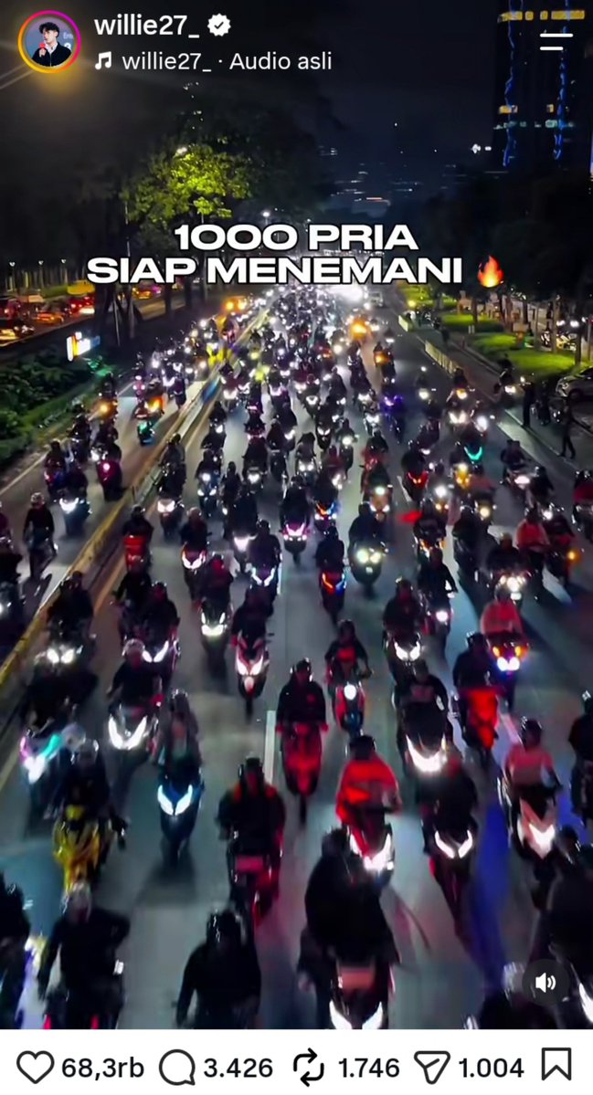 txtdrkrw's tweet photo. Kalian tau gak?
Konten kreator Emak Gila sama Willie Salim bikin acara night ride di Jakarta Jumat malam kemarin.

Hasilnya?
Macet parah di Sudirman–Thamrin sampai Bundaran HI. Macet total. Jalur TransJakarta digasak. Warga marah.
Polisi: “Izinnya ditolak dari awal.”

Eh, responnya malah begini…😩