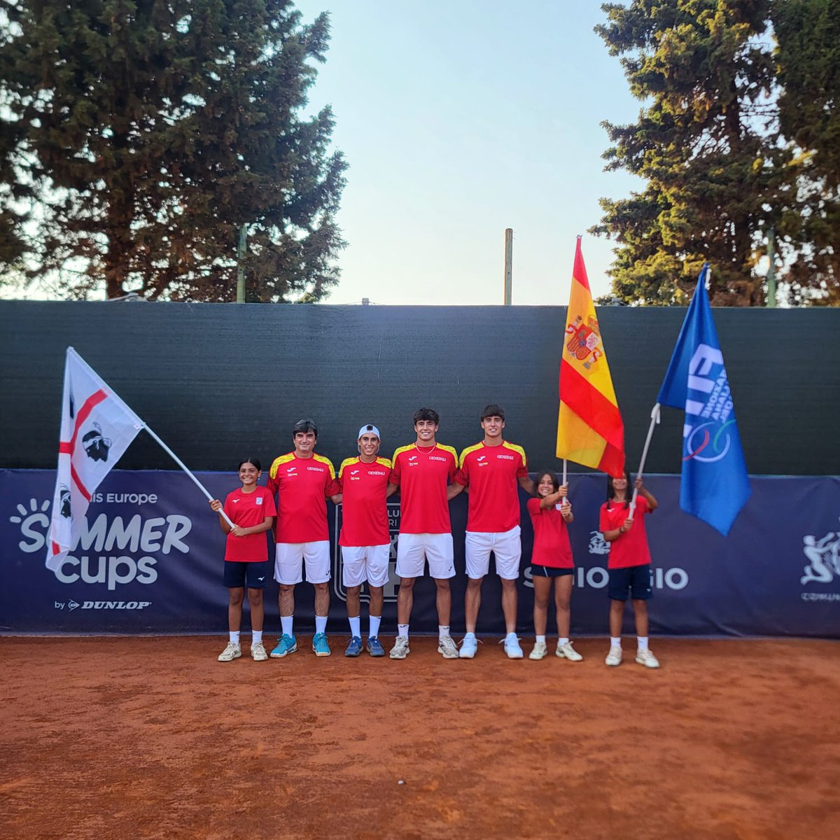 RFETenis's tweet photo. Turno para los mayores🫶

Las selecciones españolas🇪🇸 Sub'18 y Sub'16 entran en juego en las últimas Copas de Verano 🏆🇪🇺

#Peoplepossible @MBESpain

📲https://t.co/vlNXyqIzmR https://t.co/8BsMKYjSrx