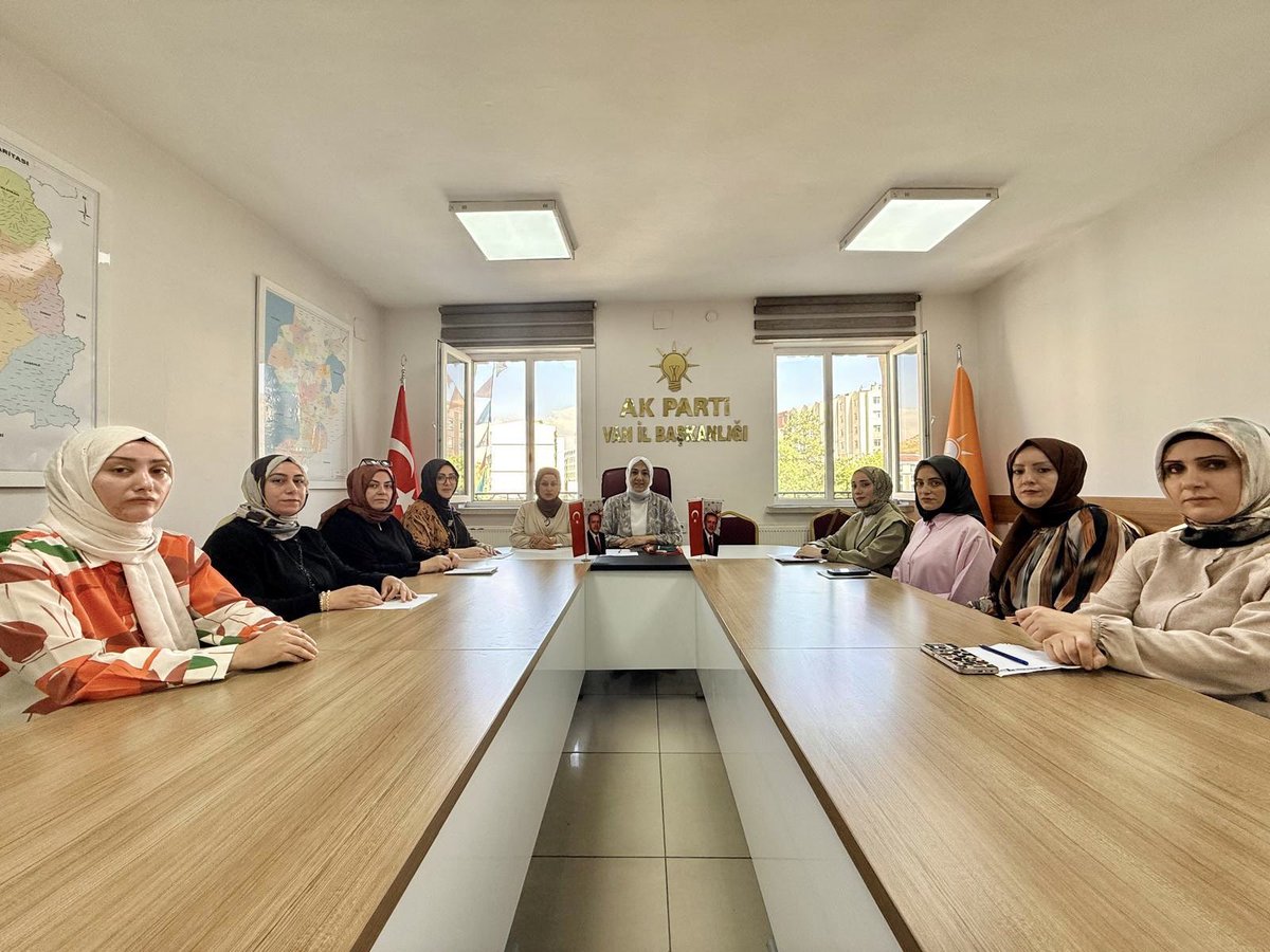 akkadinvann's tweet photo. İl Kadın Kolları Başkanımız Sayın Zerrin Alpaslan riyasetinde; Seçim İşleri Başkanımız Sayın Müyesser Baytar ve Seçim İşleri Başkanlığı Komisyon Üyelerimizin katılımıyla istişare ve değerlendirme toplantısı gerçekleştirildi.

@tugbaisikercan @ArvasAbdulahat @zerrin_alpaslan @AKKADINGM @muyesserbaytar @AK_PartiVan