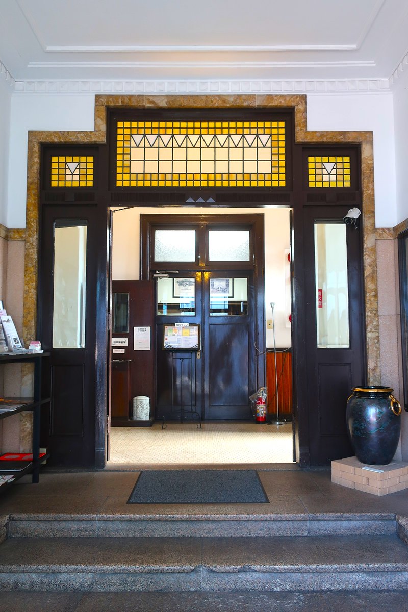 9jasmine2's tweet photo. 名古屋陶磁器会館(1932）

名古屋は明治～昭和初期まで陶磁器の生産・輸出が国内トップクラスだったそうで、
こちらは名古屋陶磁器貿易商工同業組合の事務所として建設された建物です

昭和初期の事務所風情たまらん…🫶 https://t.co/Z7sYFHQr6F