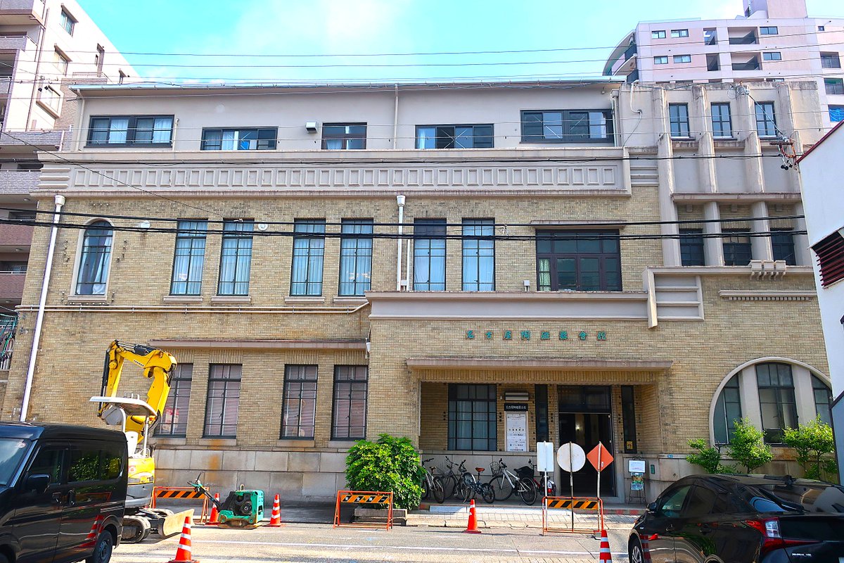 9jasmine2's tweet photo. 名古屋陶磁器会館(1932）

名古屋は明治～昭和初期まで陶磁器の生産・輸出が国内トップクラスだったそうで、
こちらは名古屋陶磁器貿易商工同業組合の事務所として建設された建物です

昭和初期の事務所風情たまらん…🫶 https://t.co/Z7sYFHQr6F