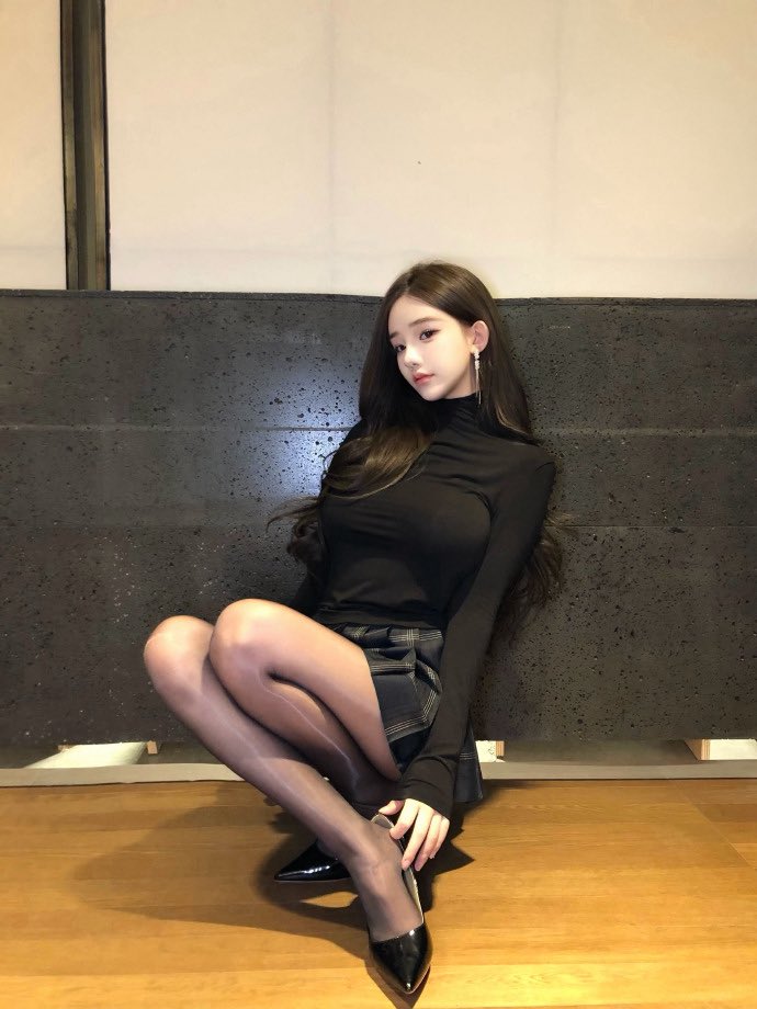 tongtong22778's tweet photo. 今天当成熟大姐姐

#美女 https://t.co/tGIggmO3iw