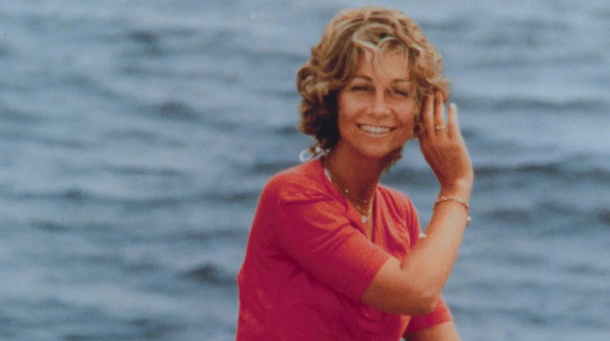 ManhattanManOne's tweet photo. 🇪🇸 38 años en el trono como Reina consorte de España. 12 como Reina madre. Más de 50 cumpliendo con su deber, recompensados por ovaciones espontáneas allá donde va.

El ejemplo habla mucho más alto que cualquier declaración. Y el silencio, cuando está respaldado por toda una vida de servicio, termina diciendo mucho más que las palabras que se lleva el viento. 🇪🇸