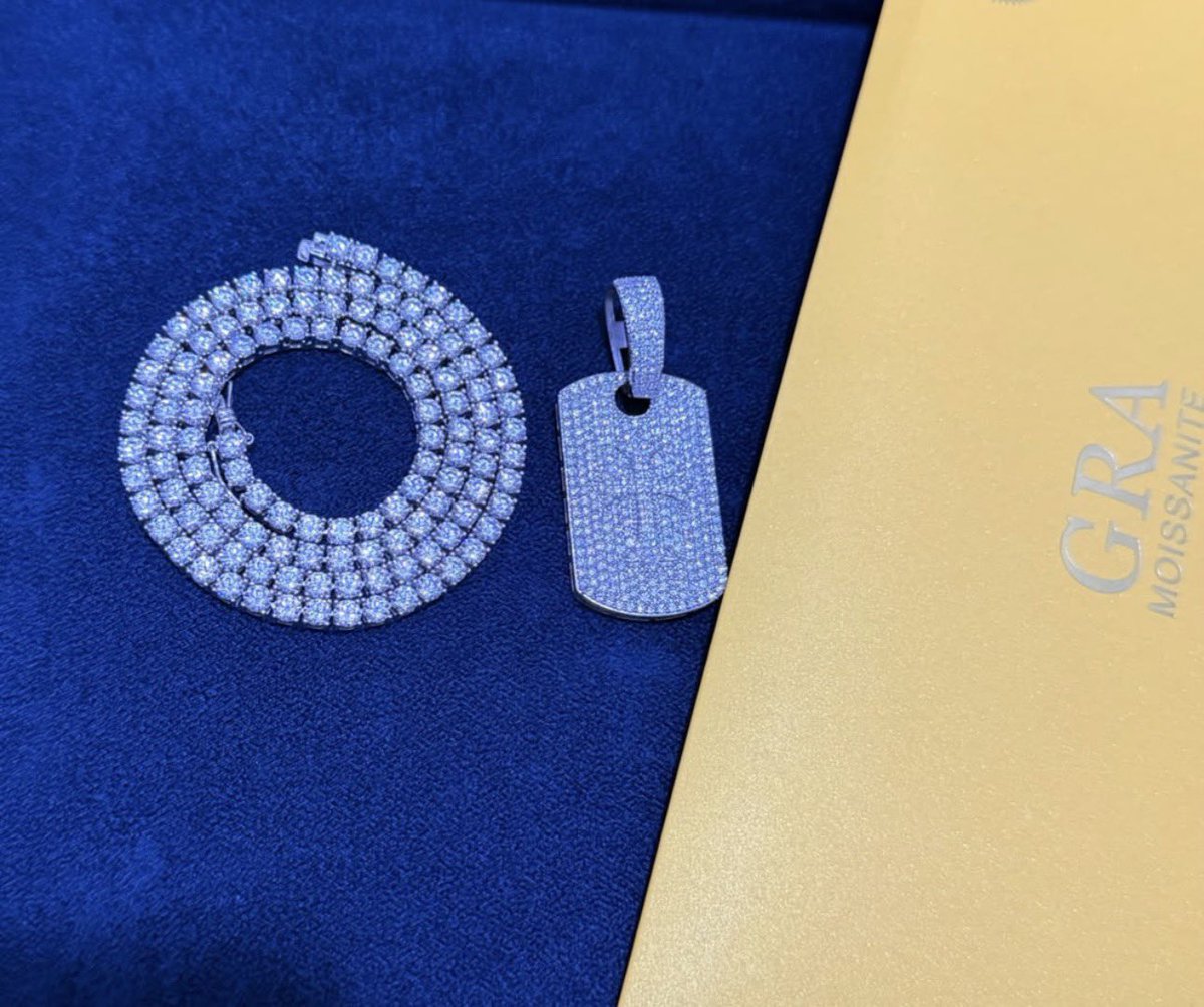 El_jewels's tweet photo. VVS Moissanite Neckpiece.
925 Sterling silver.
Comes with GRA CERTIFICATE.
N1,200,000. https://t.co/OdUY8n9asU