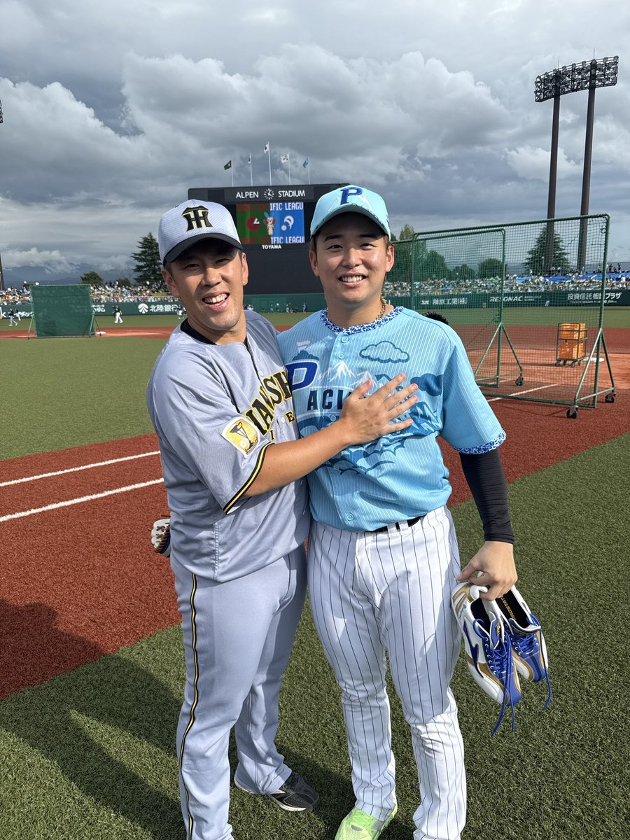 横山陸人 投手はタイガースで打撃投手を務める #西村天裕 さんと記念