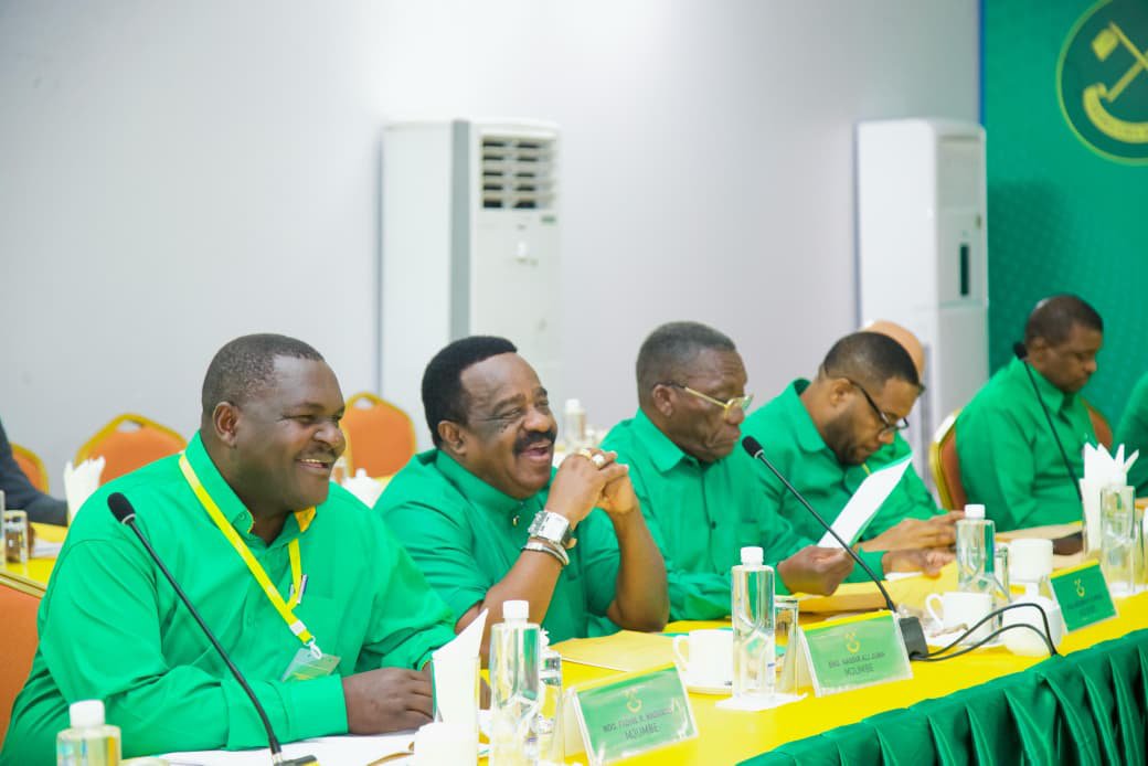 ccm_tanzania's tweet photo. 📸 𝐏𝐈𝐂𝐇𝐀: Mwenyekiti wa Chama Cha Mapinduzi (CCM) Taifa na Rais wa Jamhuri ya Muungano wa Tanzania, Mhe. Dkt. Samia Suluhu Hassan, akiongoza Kikao Maalum cha Kamati Kuu ya Halmashauri Kuu ya CCM kilichofanyika Zanzibar,Leo Jumatano tarehe 29 Julai, 2026.

Kikao hicho kilijadili masuala muhimu ya Chama na Taifa, pamoja na kuimarisha utekelezaji wa maamuzi na Ilani ya CCM kwa maendeleo ya wananchi.

Tembelea: https://t.co/XFsl2Qg9M9
_________
#KaziNaUtuTunasongaMbele
#CCMIpoKazini