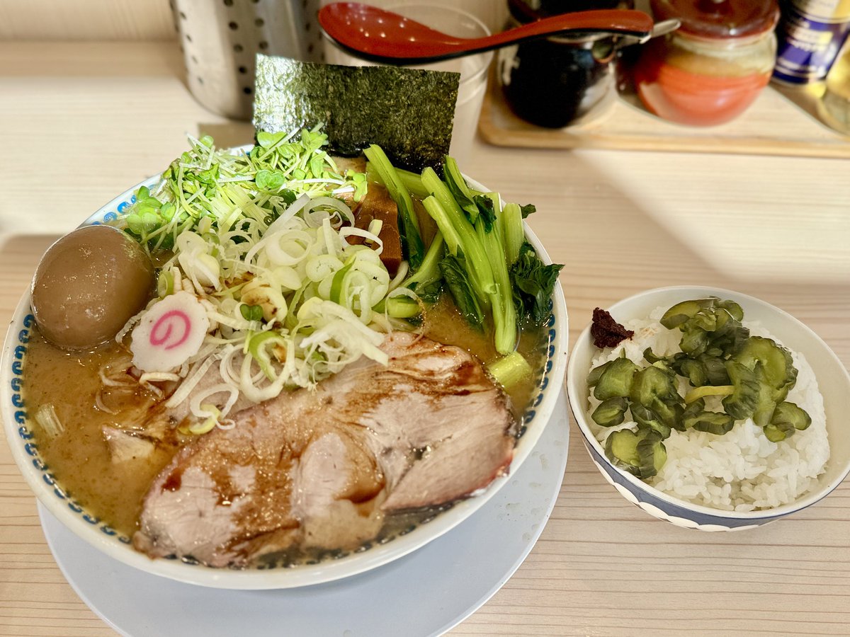 Chikobu1's tweet photo. 三浦家ROZEO

やはりひと口目のスープがガツンときて奥深しい。食べたの3回目だけど自分は好きだなぁ、飽きそうで飽きない味。そして真の主役はこの味玉だと思っている https://t.co/9t5pzAMwGJ