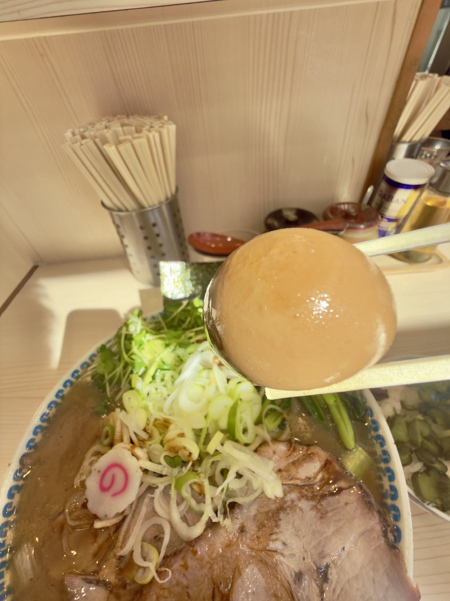 Chikobu1's tweet photo. 三浦家ROZEO

やはりひと口目のスープがガツンときて奥深しい。食べたの3回目だけど自分は好きだなぁ、飽きそうで飽きない味。そして真の主役はこの味玉だと思っている https://t.co/9t5pzAMwGJ