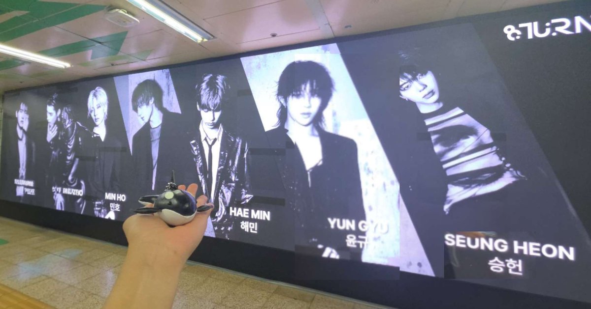 Garden__eeLL_'s tweet photo. 서울에 에잇턴이 너무 많아~~~

#8TURN #에잇턴 #Stagefright 
#에잇턴2호선미션완료 #Found8TURNOnLine2

2호선 매일 타는
@YjJ1087337
너도 찾자 에잇턴! https://t.co/9U8PlcFVy4