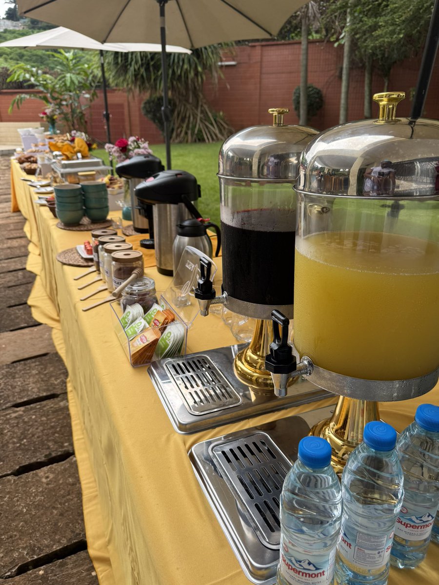 CLetitia_'s tweet photo. ERASMUS BREAKFAST 🇪🇺🤍

Ce matin nous avons eu la lourde tâche de dresser un buffet petit-déjeuner pour 30 personnes à la résidence de l’ambassadeur de l’Uniom Européenne. https://t.co/Zje8ktJHq7