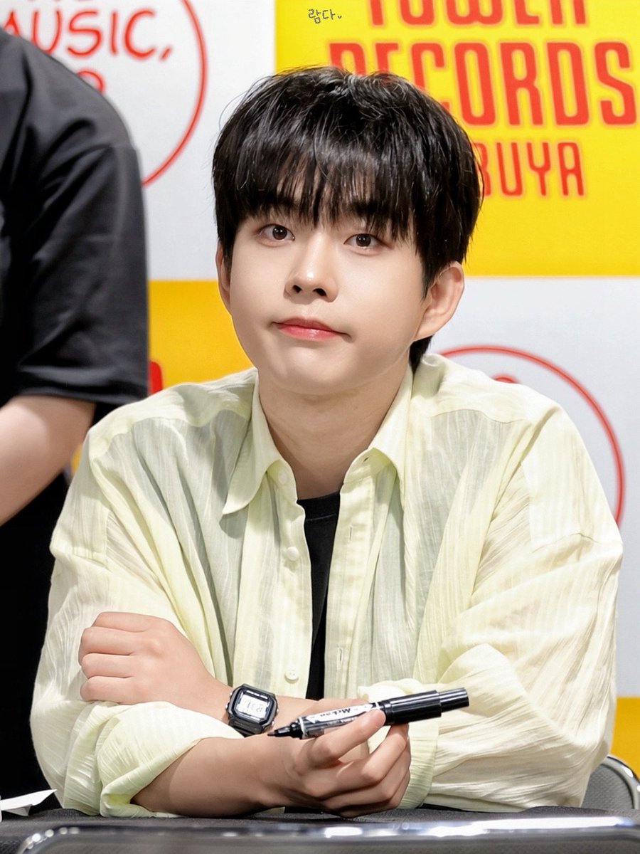 lambda0227's tweet photo. 260725 타워레코드 대면
#최상엽 #LUCY

말랑꿀떡💛 https://t.co/NWzwnIOBZm