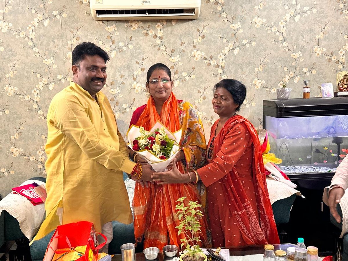 devendergaurbjp's tweet photo. श्रीमती @LataGuptabjp  जी को दिल्ली महिला आयोग का अध्यक्ष नियुक्त होने पर हार्दिक बधाई एवं शुभकामनाएँ। 💐

पूर्ण विश्वास है कि आपके नेतृत्व में महिला सुरक्षा, सम्मान और सशक्तिकरण को नई दिशा एवं नई गति मिलेगी।

आपके सफल, यशस्वी एवं जनसेवा से परिपूर्ण कार्यकाल हेतु मंगलकामनाएँ। https://t.co/ZYeLfDK7rO