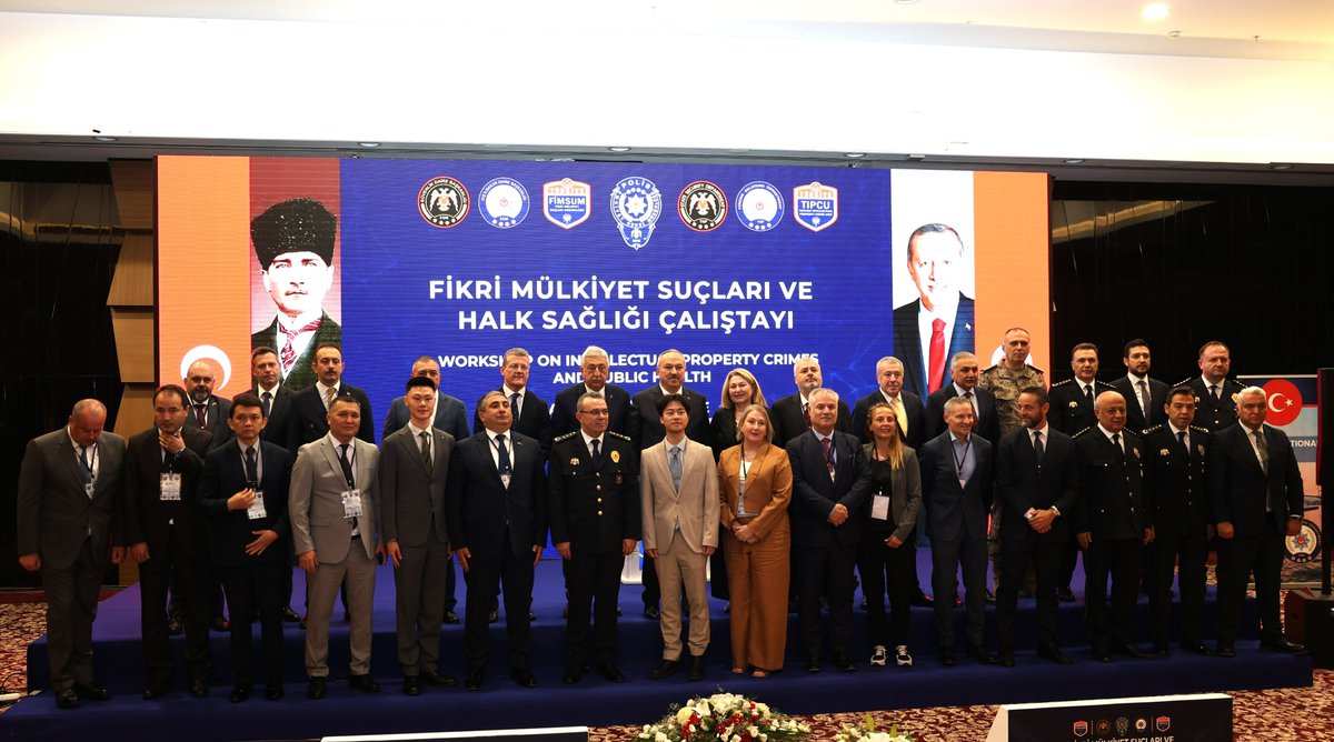 B_Palandoken's tweet photo. Emniyet Genel Müdürlüğü Güvenlik Daire Başkanlığı Fikri Mülkiyet Suçları Merkez Şube Müdürlüğü tarafından düzenlenen  Fikri Mülkiyet Suçları ve Halk Sağlığı Çalıştayı' na, Emniyet Genel Müdürümüz Sayın Ali Fidan ile birlikte katılım sağladık. Fikri mülkiyet haklarının korunması ve sahte ürünlerle mücadelede kurumlar arası iş birliğinin güçlendirilmesine yönelik gerçekleştirilen çalıştay, ulusal ve uluslararası düzeyde geniş bir katılımla gerçekleştirildi.

Çalıştay kapsamında; sahte ilaçlar, sahte tıbbi cihazlar, sahte tohumlar, sahte tarım ilaçları, sahte kozmetik ürünleri, sahte oyuncaklar, sahte temizlik ürünleri, sahte tekstil ürünleri ve diğer tüketici ürünlerinin insan sağlığı, çevre, tarım ve kamu güvenliği üzerindeki etkileri bilimsel ve uygulamaya dönük oturumlarda ele alındı. Toplum sağlığının korunması ve fikri mülkiyet haklarının etkin şekilde güvence altına alınmasına yönelik yürütülen çalışmaların öneminin bir kez daha vurgulandığı verimli bir program gerçekleştirildi.