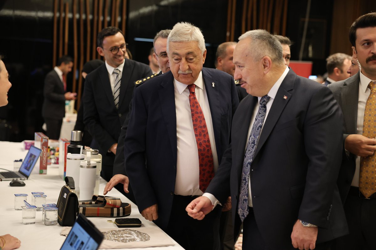 B_Palandoken's tweet photo. Emniyet Genel Müdürlüğü Güvenlik Daire Başkanlığı Fikri Mülkiyet Suçları Merkez Şube Müdürlüğü tarafından düzenlenen  Fikri Mülkiyet Suçları ve Halk Sağlığı Çalıştayı' na, Emniyet Genel Müdürümüz Sayın Ali Fidan ile birlikte katılım sağladık. Fikri mülkiyet haklarının korunması ve sahte ürünlerle mücadelede kurumlar arası iş birliğinin güçlendirilmesine yönelik gerçekleştirilen çalıştay, ulusal ve uluslararası düzeyde geniş bir katılımla gerçekleştirildi.

Çalıştay kapsamında; sahte ilaçlar, sahte tıbbi cihazlar, sahte tohumlar, sahte tarım ilaçları, sahte kozmetik ürünleri, sahte oyuncaklar, sahte temizlik ürünleri, sahte tekstil ürünleri ve diğer tüketici ürünlerinin insan sağlığı, çevre, tarım ve kamu güvenliği üzerindeki etkileri bilimsel ve uygulamaya dönük oturumlarda ele alındı. Toplum sağlığının korunması ve fikri mülkiyet haklarının etkin şekilde güvence altına alınmasına yönelik yürütülen çalışmaların öneminin bir kez daha vurgulandığı verimli bir program gerçekleştirildi.