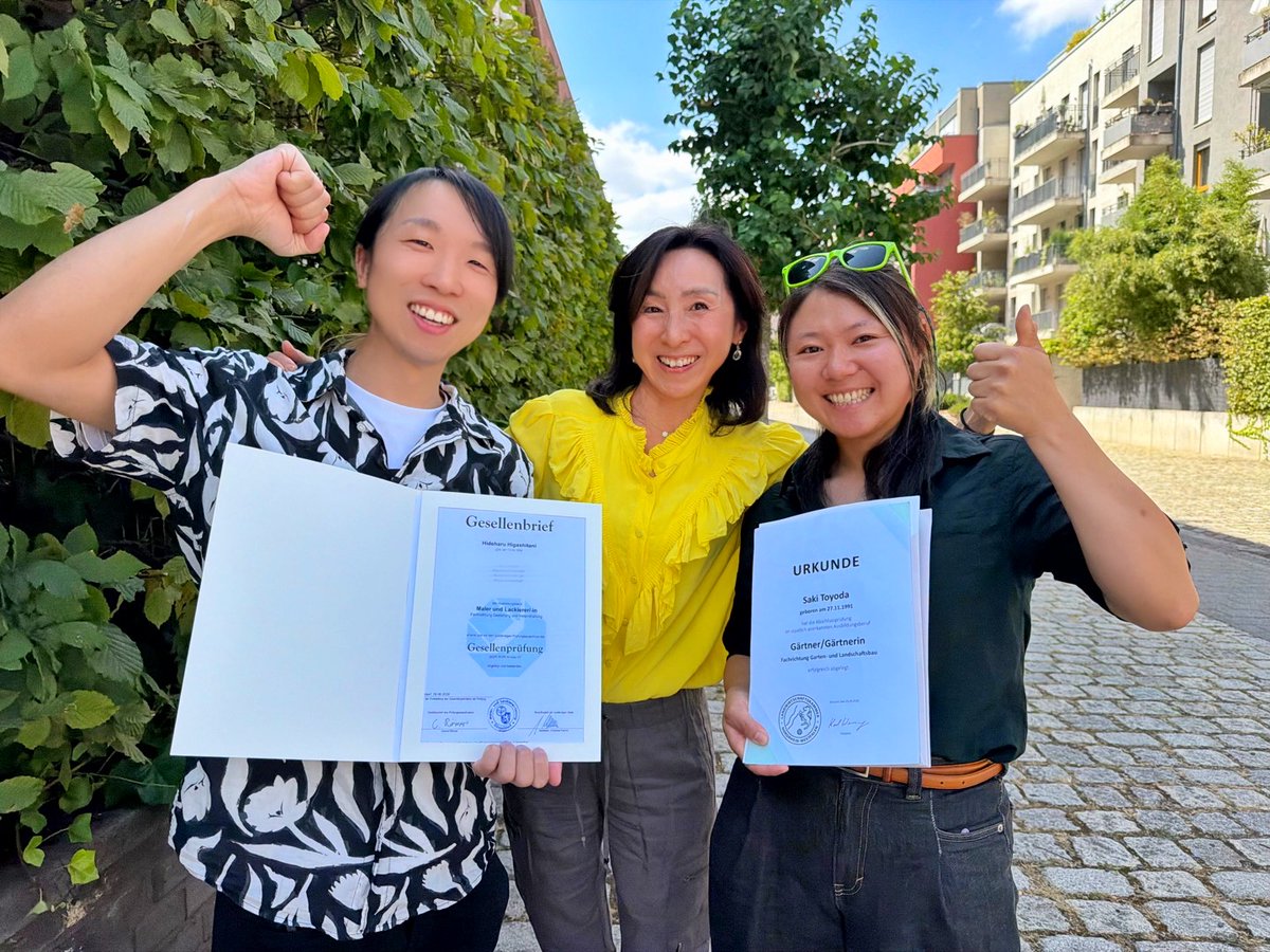davinci_int's tweet photo. 【日本人では珍しい職種で、ドイツの国家資格に合格！🇩🇪】

造園家のSakiさんと、内装・外装修復師のHideさんに会ってきました！

2023年にドイツへ渡った当初は、現場でも職業学校でもドイツ語が課題だったお二人。

その壁を乗り越えて「ゲゼレ」に合格し、現在もダヴィンチが就職をサポートした会社で、プロとして活躍しています。

お二人は、どのように合格までたどり着いたのか？
今後のインタビューもお楽しみに！
https://t.co/6xQvWS8oFv